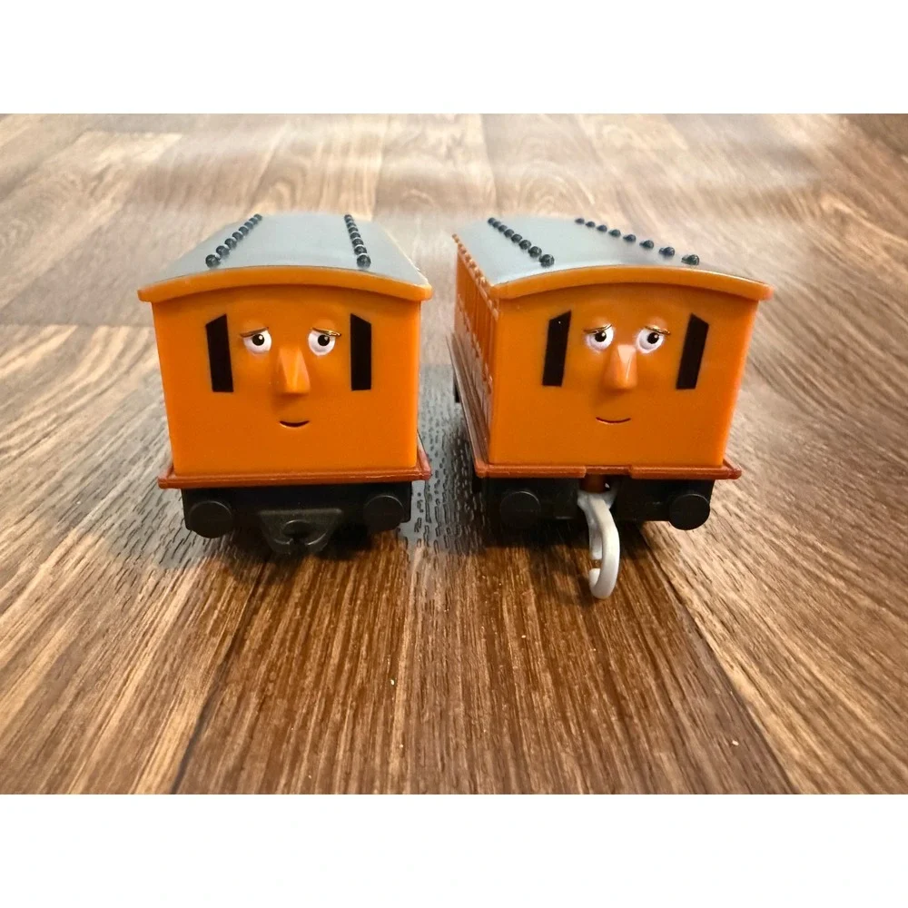 Mattel Thomas the Tank Engine Motorized TrackMaster Train Annie Clarabel 2013